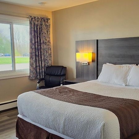 Maple Leaf Inn Kincardine Buitenkant foto