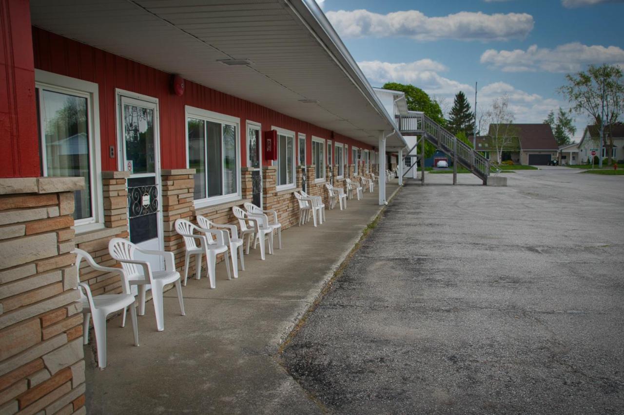 Maple Leaf Inn Kincardine Buitenkant foto
