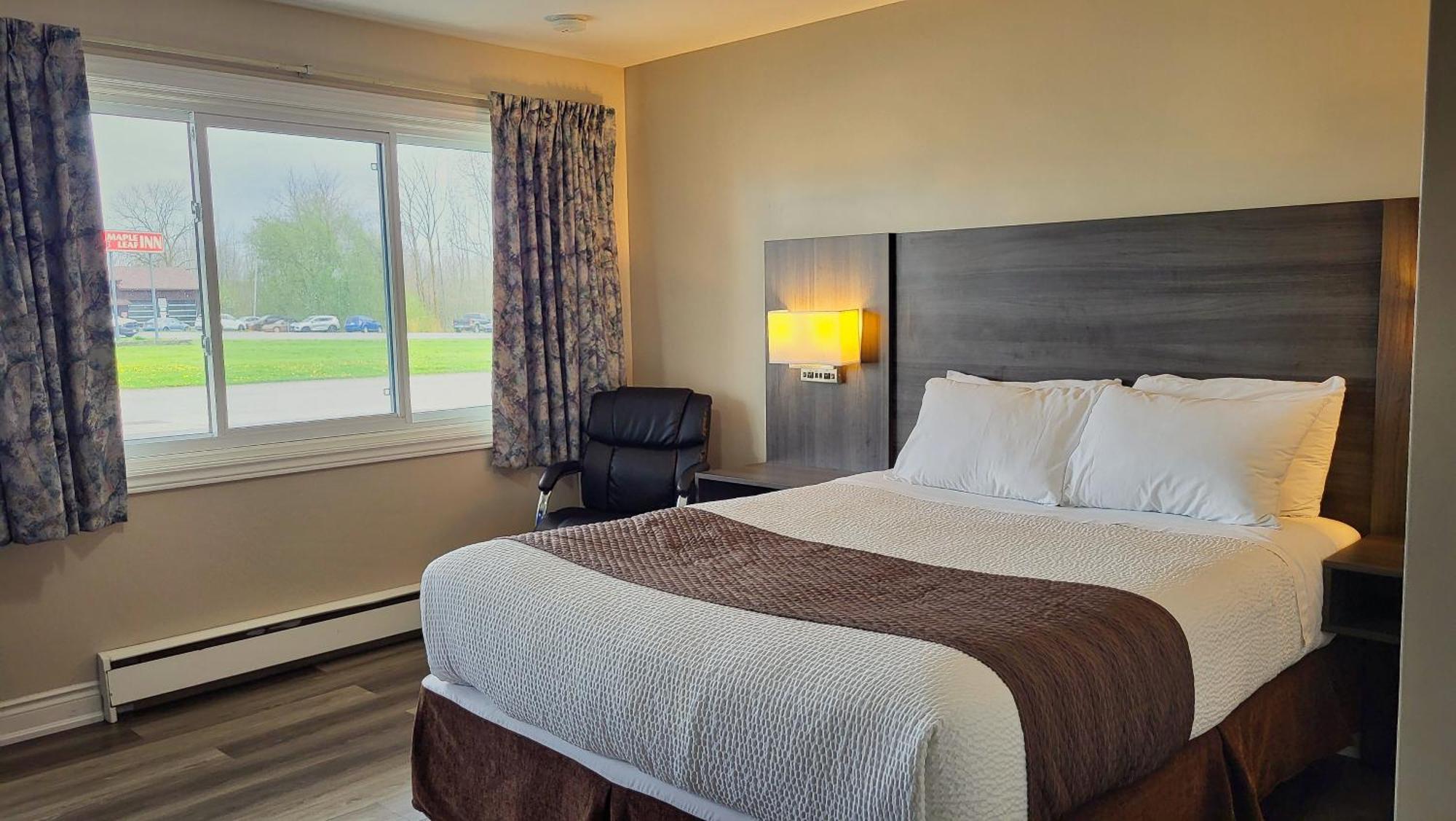 Maple Leaf Inn Kincardine Buitenkant foto